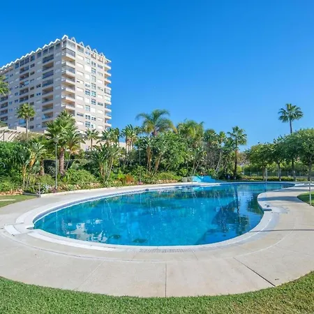 Beach And Pool Holidays At The Grand Coloso Benalmádena Buitenkant foto